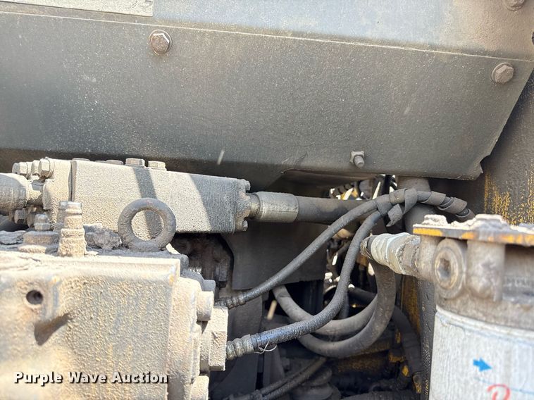 image for item ED4257 2003 Komatsu PC200LC-7L excavator