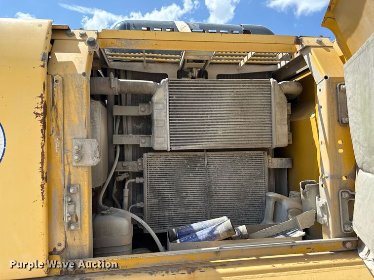 image for item ED4257 2003 Komatsu PC200LC-7L excavator