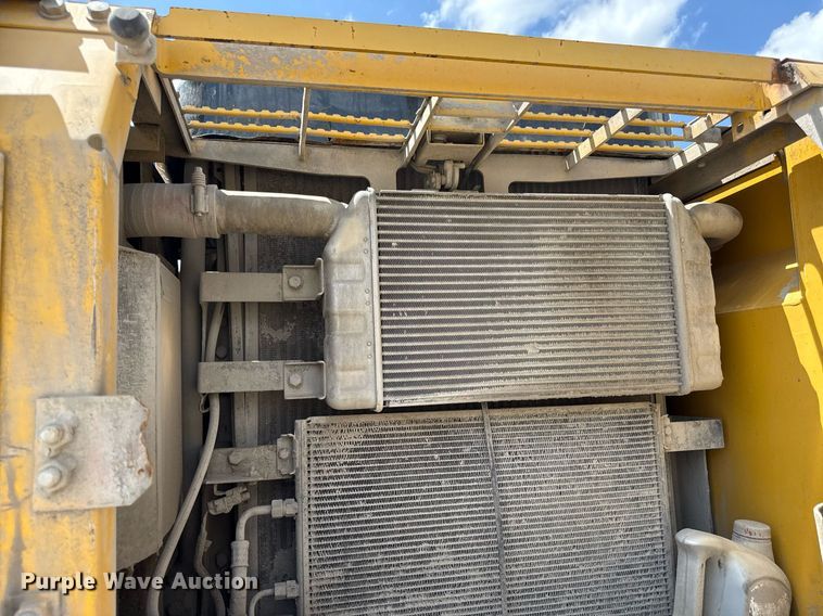 image for item ED4257 2003 Komatsu PC200LC-7L excavator