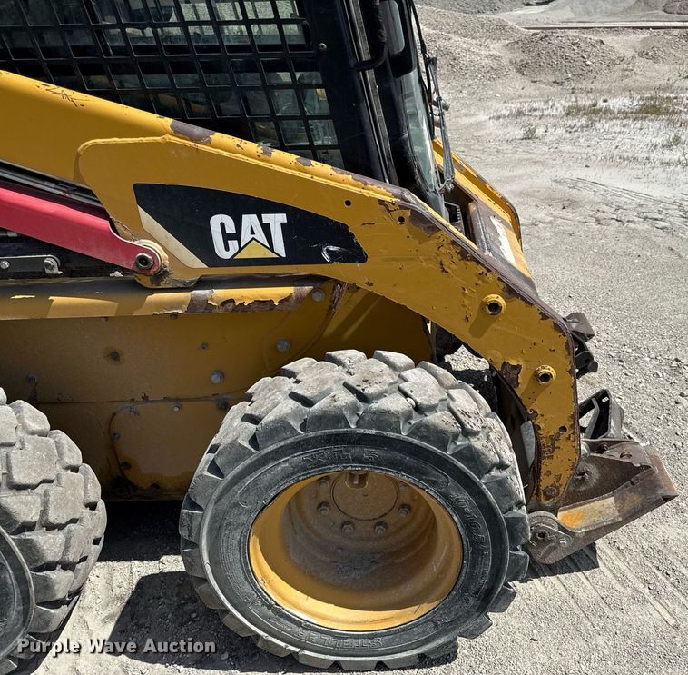 image for item ED4258 2012 Caterpillar 226B3 skid steer loader