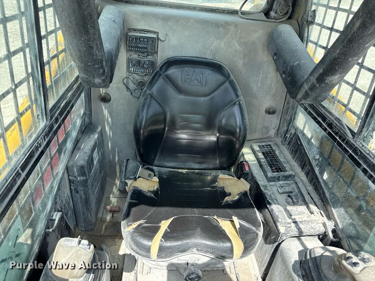 image for item ED4258 2012 Caterpillar 226B3 skid steer loader