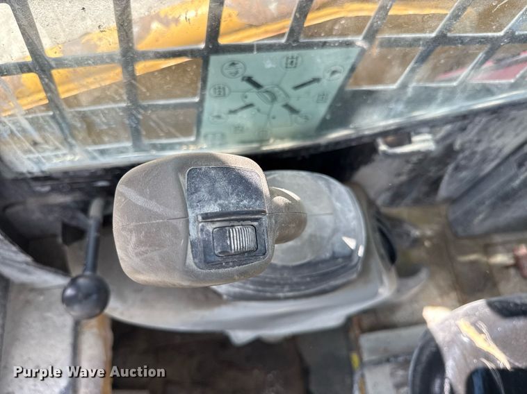 image for item ED4258 2012 Caterpillar 226B3 skid steer loader