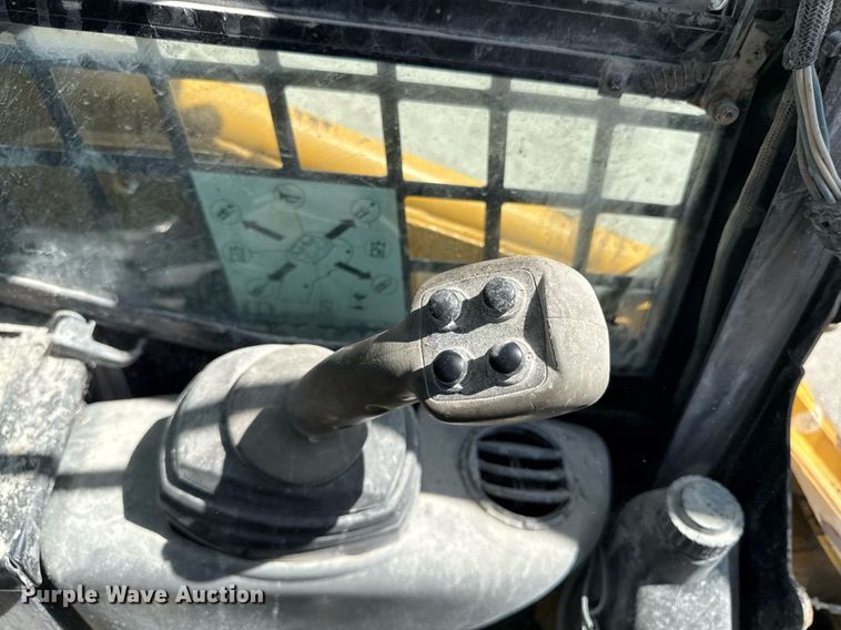 image for item ED4258 2012 Caterpillar 226B3 skid steer loader