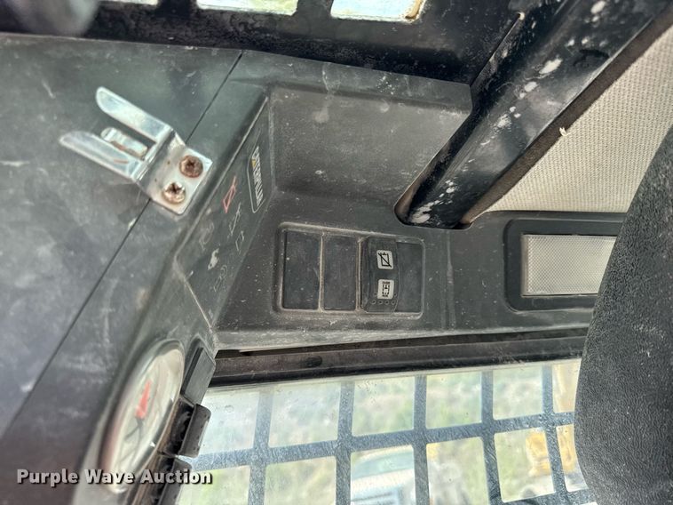 image for item ED4258 2012 Caterpillar 226B3 skid steer loader