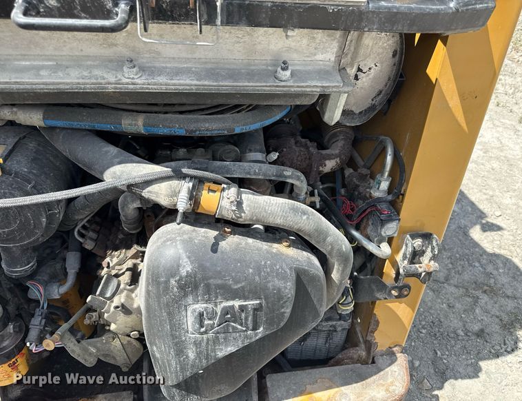 image for item ED4258 2012 Caterpillar 226B3 skid steer loader