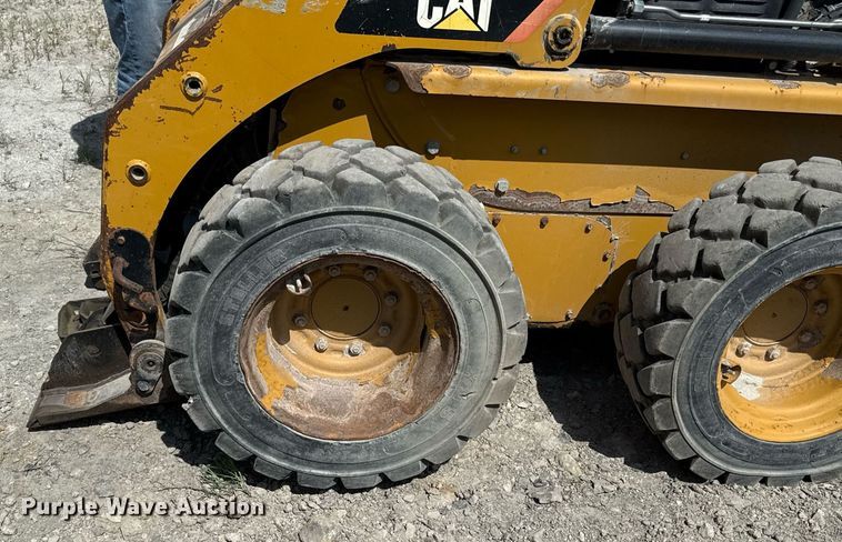 image for item ED4258 2012 Caterpillar 226B3 skid steer loader