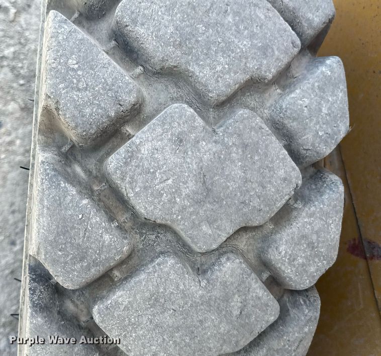 image for item ED4258 2012 Caterpillar 226B3 skid steer loader