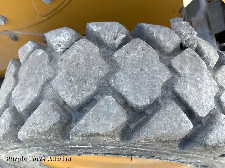 image for item ED4258 2012 Caterpillar 226B3 skid steer loader