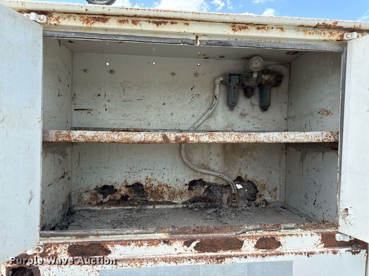 image for item ED4259 2005 Ford F650 utility / service truck