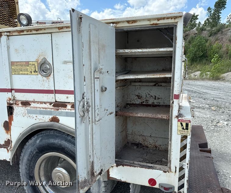 image for item ED4259 2005 Ford F650 utility / service truck