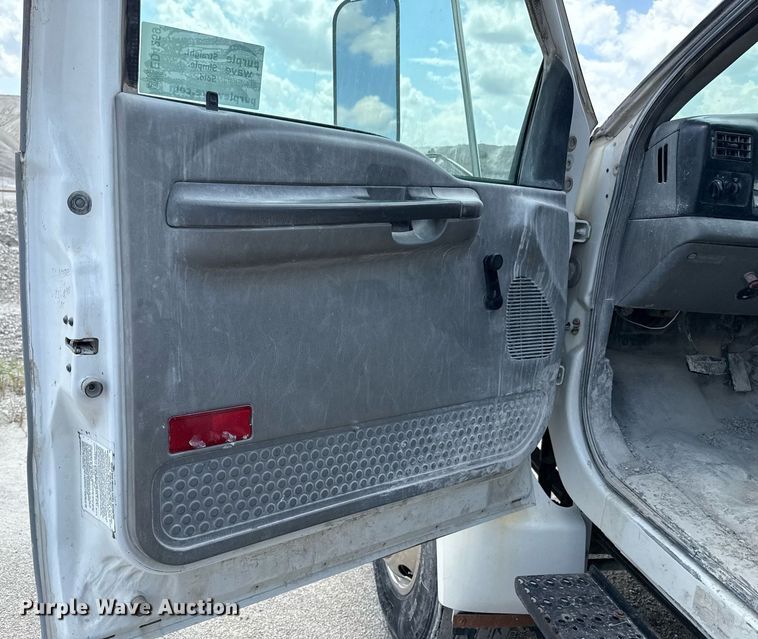 image for item ED4259 2005 Ford F650 utility / service truck