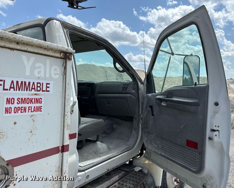 image for item ED4259 2005 Ford F650 utility / service truck