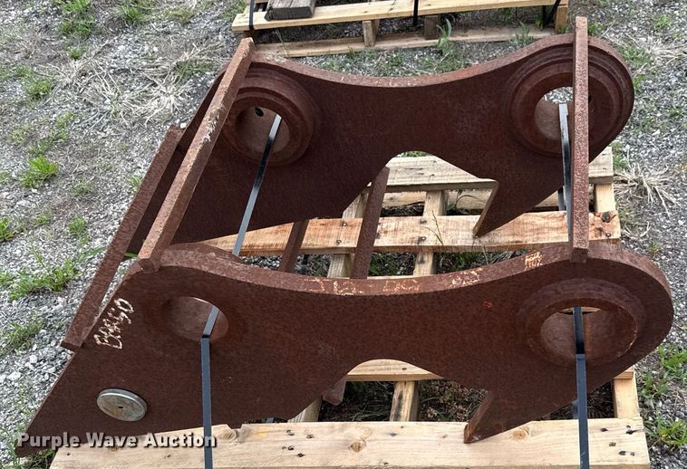 image for item ED5646 Excavator mounting bracket