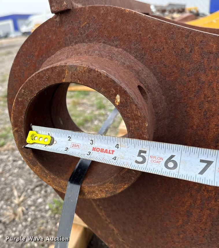 image for item ED5646 Excavator mounting bracket