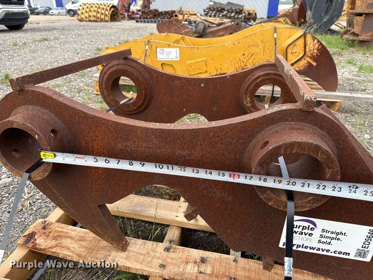 image for item ED5646 Excavator mounting bracket