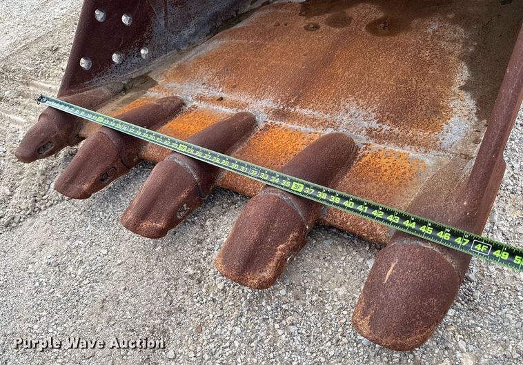 image for item ED5756 2017 Hyundai HX330L excavator