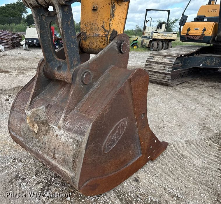 image for item ED5756 2017 Hyundai HX330L excavator
