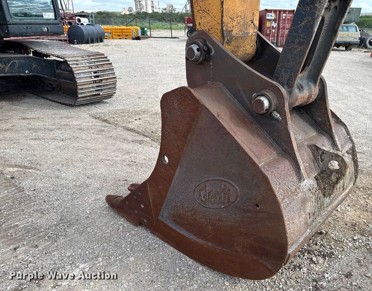 image for item ED5756 2017 Hyundai HX330L excavator