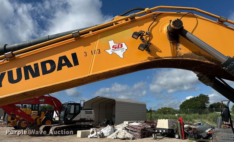 image for item ED5756 2017 Hyundai HX330L excavator