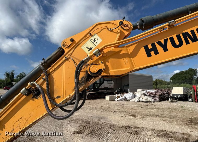 image for item ED5756 2017 Hyundai HX330L excavator