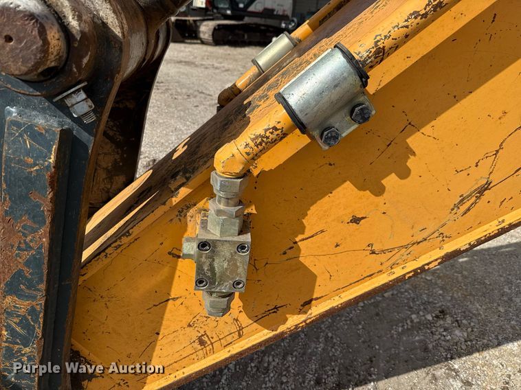 image for item ED5756 2017 Hyundai HX330L excavator