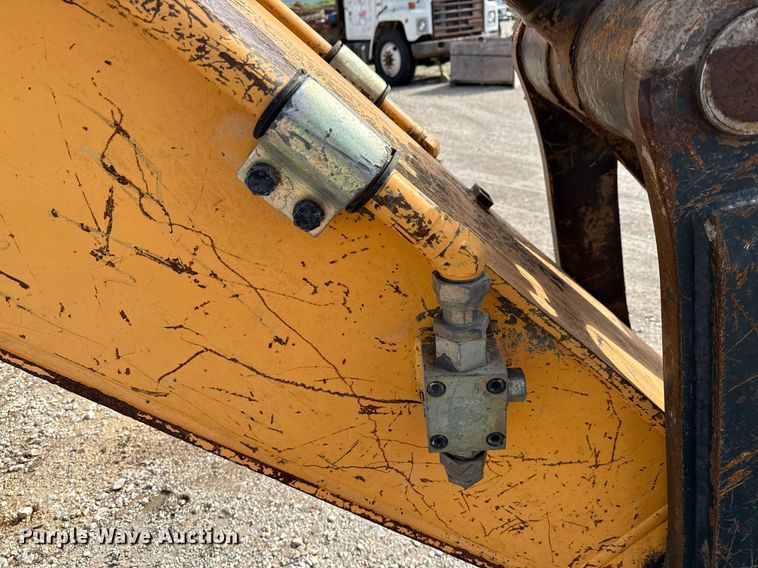 image for item ED5756 2017 Hyundai HX330L excavator