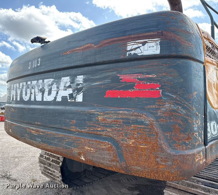image for item ED5756 2017 Hyundai HX330L excavator
