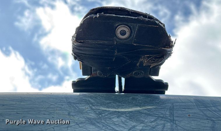 image for item ED5756 2017 Hyundai HX330L excavator