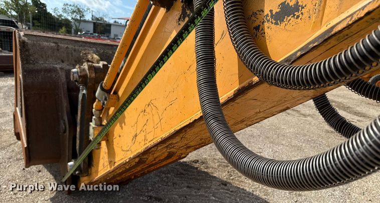 image for item ED5756 2017 Hyundai HX330L excavator