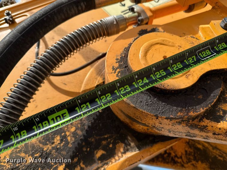 image for item ED5756 2017 Hyundai HX330L excavator