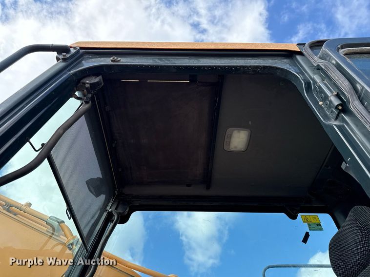 image for item ED5756 2017 Hyundai HX330L excavator