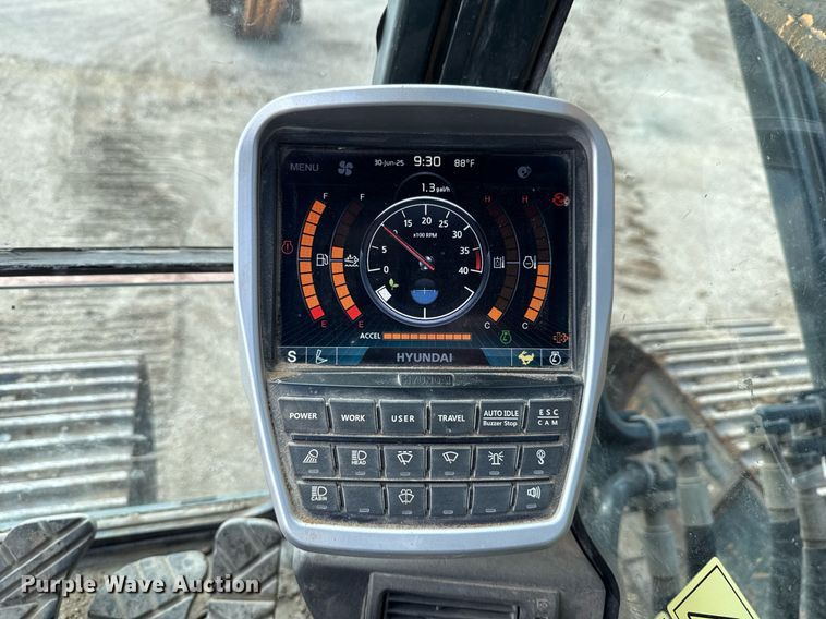 image for item ED5756 2017 Hyundai HX330L excavator