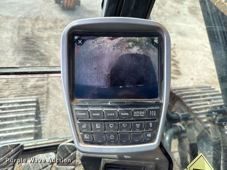 image for item ED5756 2017 Hyundai HX330L excavator