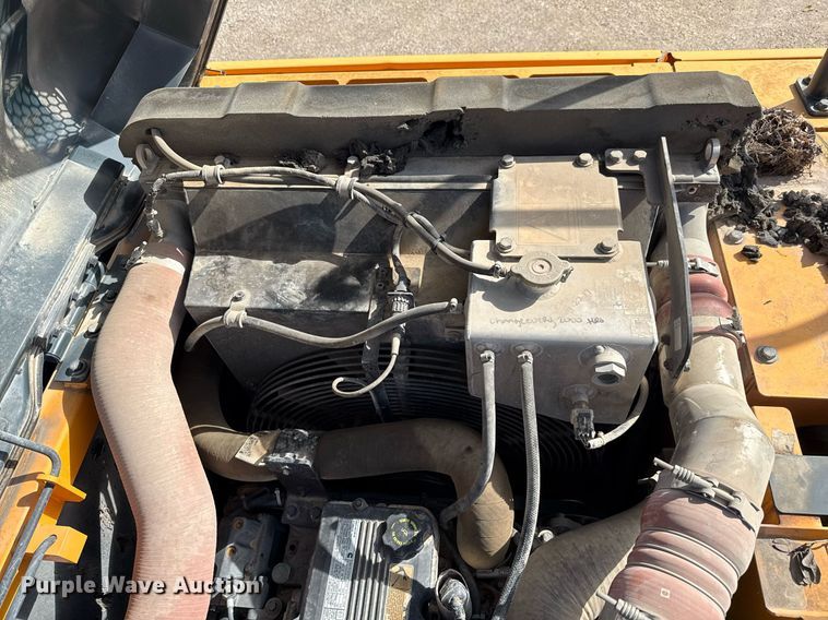 image for item ED5756 2017 Hyundai HX330L excavator