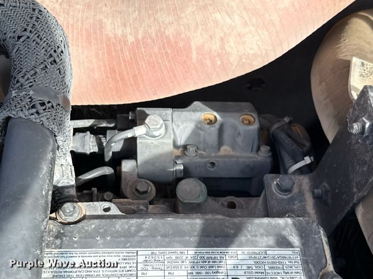 image for item ED5756 2017 Hyundai HX330L excavator