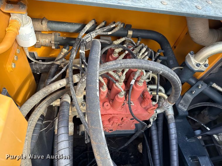 image for item ED5756 2017 Hyundai HX330L excavator