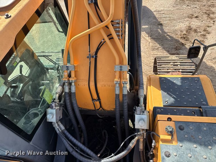 image for item ED5756 2017 Hyundai HX330L excavator