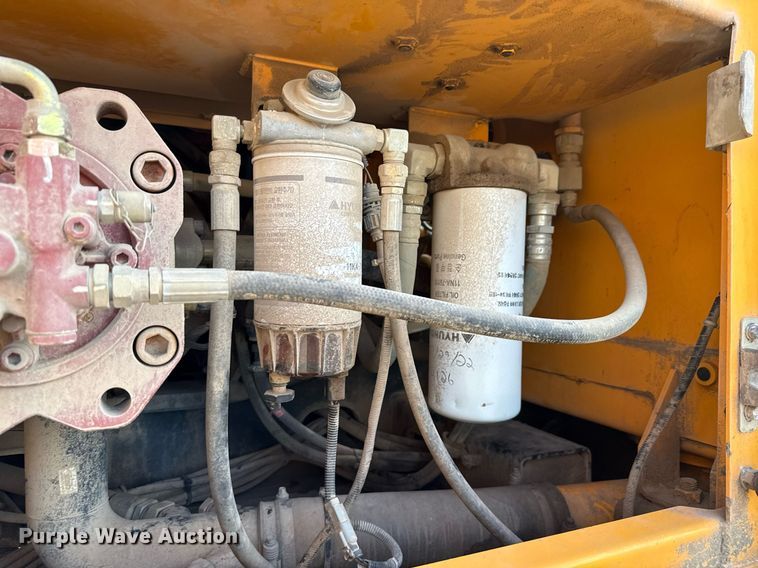 image for item ED5756 2017 Hyundai HX330L excavator