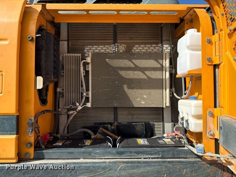 image for item ED5756 2017 Hyundai HX330L excavator