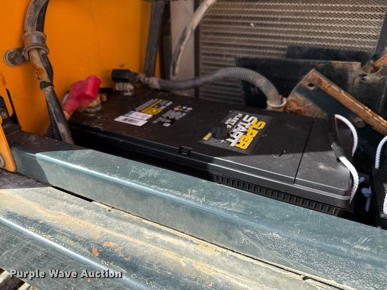 image for item ED5756 2017 Hyundai HX330L excavator