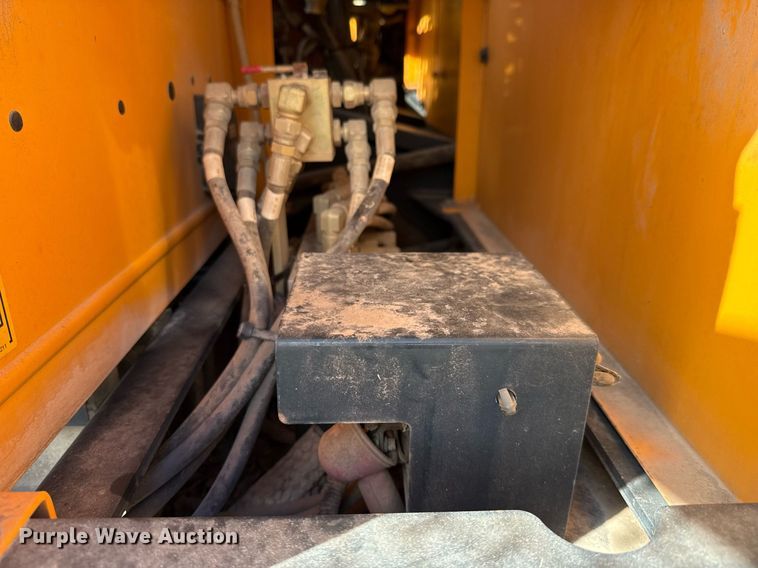 image for item ED5756 2017 Hyundai HX330L excavator