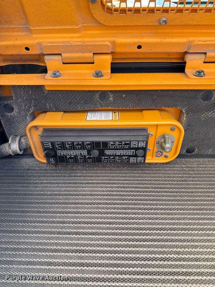 image for item ED5756 2017 Hyundai HX330L excavator