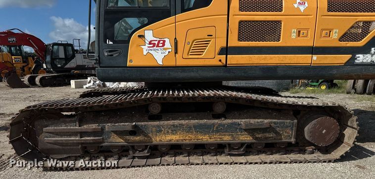 image for item ED5756 2017 Hyundai HX330L excavator