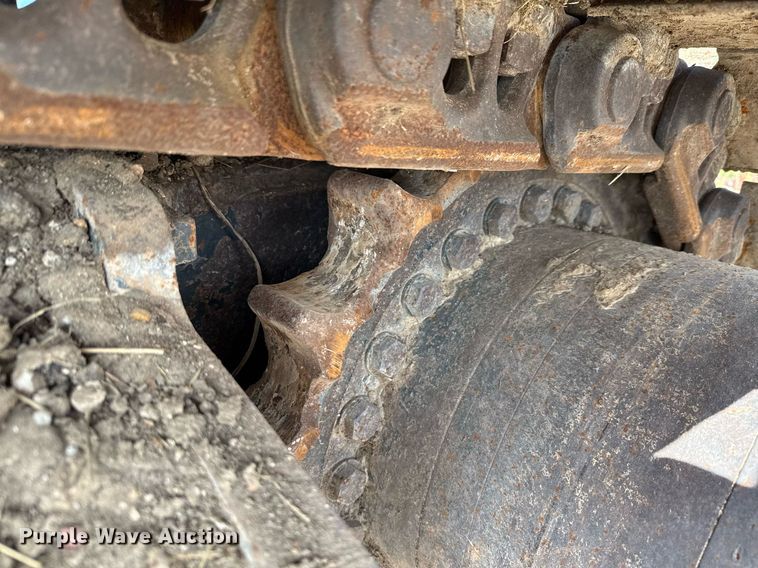 image for item ED5756 2017 Hyundai HX330L excavator