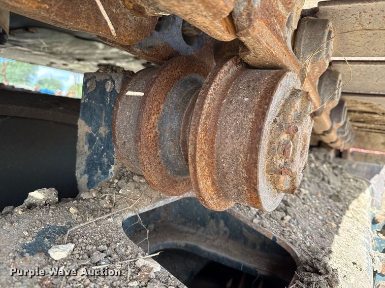 image for item ED5756 2017 Hyundai HX330L excavator