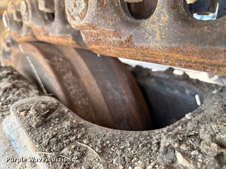 image for item ED5756 2017 Hyundai HX330L excavator