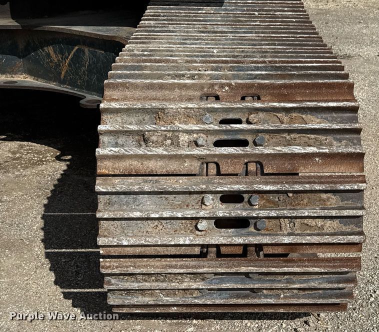 image for item ED5756 2017 Hyundai HX330L excavator