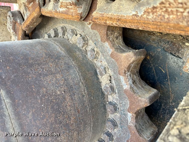 image for item ED5756 2017 Hyundai HX330L excavator