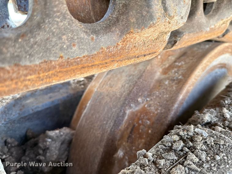 image for item ED5756 2017 Hyundai HX330L excavator