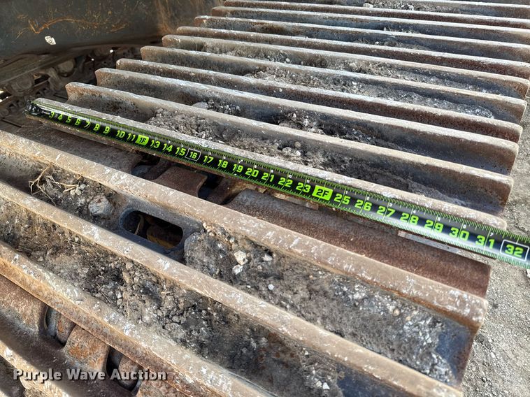 image for item ED5756 2017 Hyundai HX330L excavator